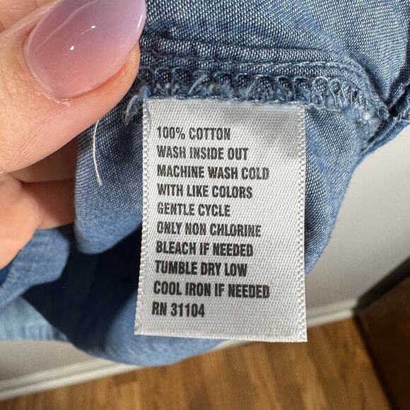 Crown & Ivy Top Women L Blue 100% Cotton Chambray Blouse Peasant Cottage Spring - Picture 6 of 7